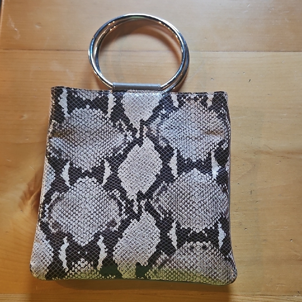 Chic Snakeskin Pattern Wristlet Clutch